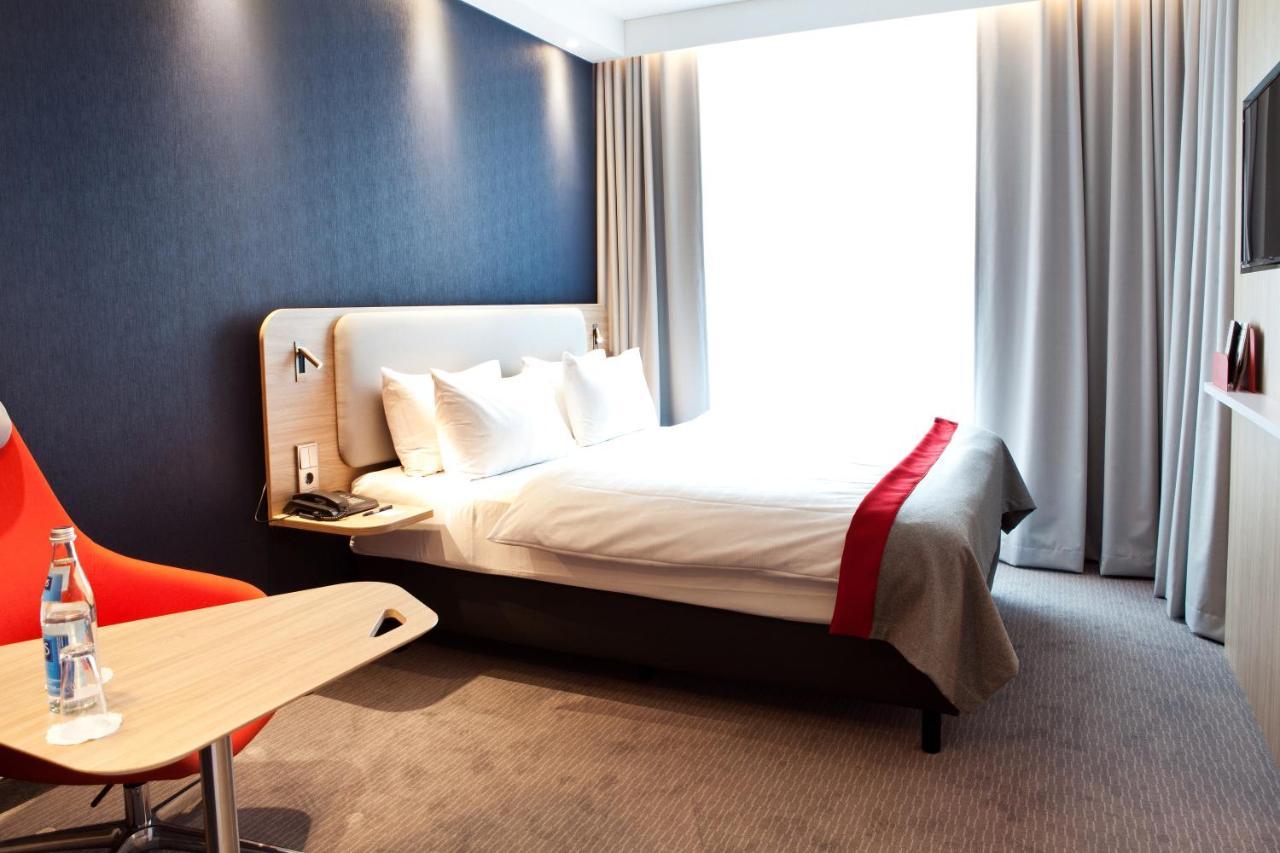 Holiday Inn Express - Saarbruecken By Ihg Bagian luar foto