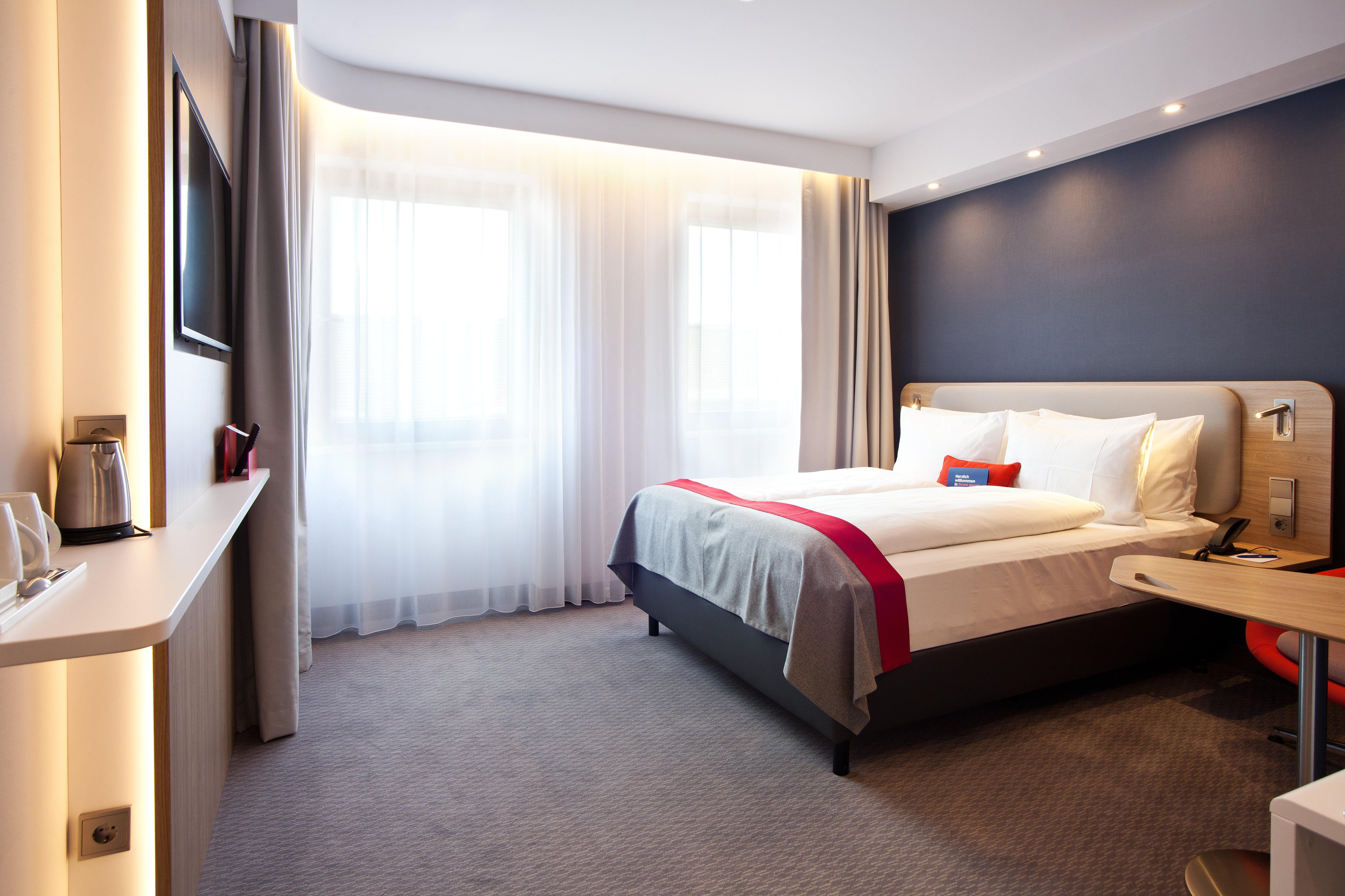 Holiday Inn Express - Saarbruecken By Ihg Bagian luar foto