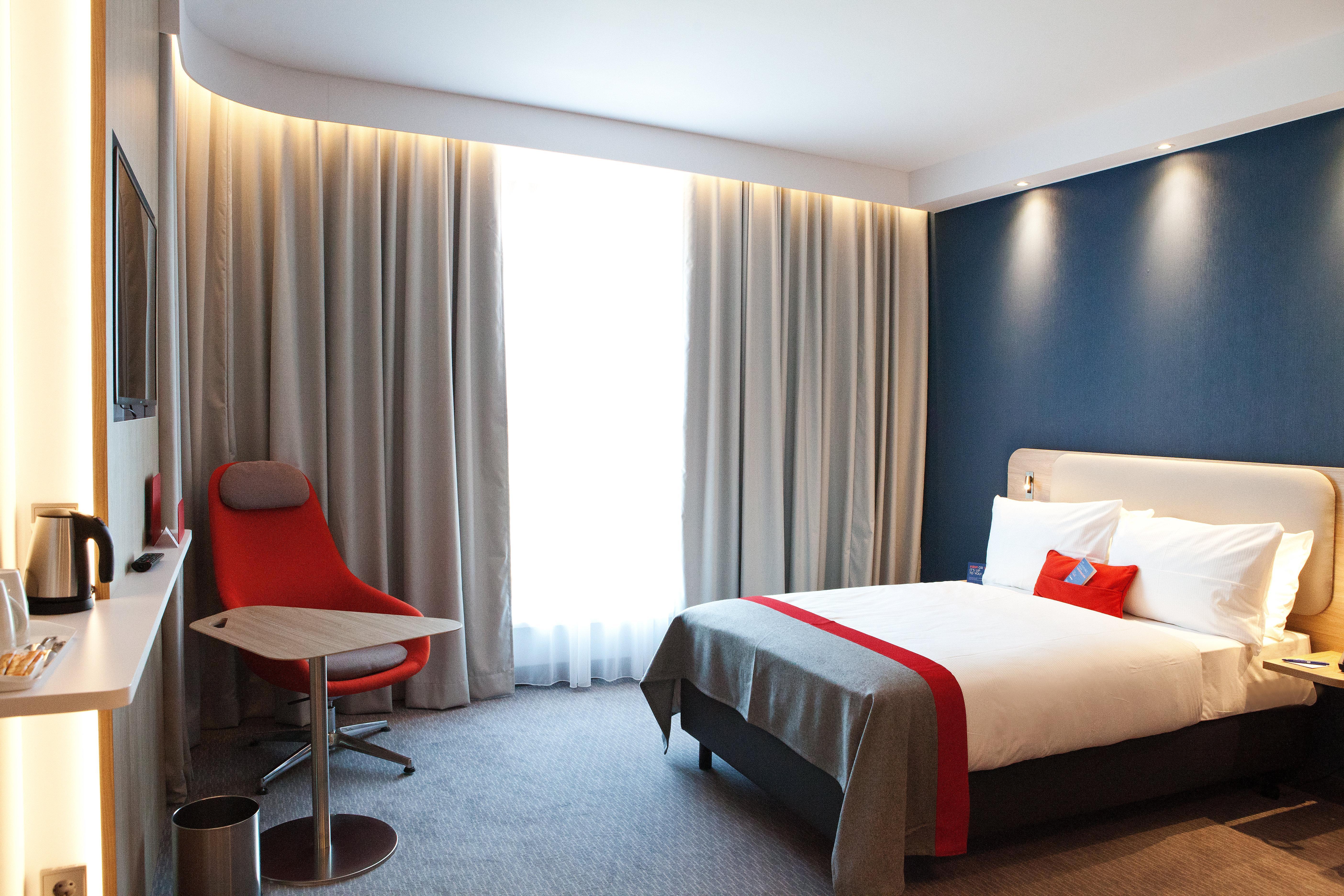 Holiday Inn Express - Saarbruecken By Ihg Bagian luar foto