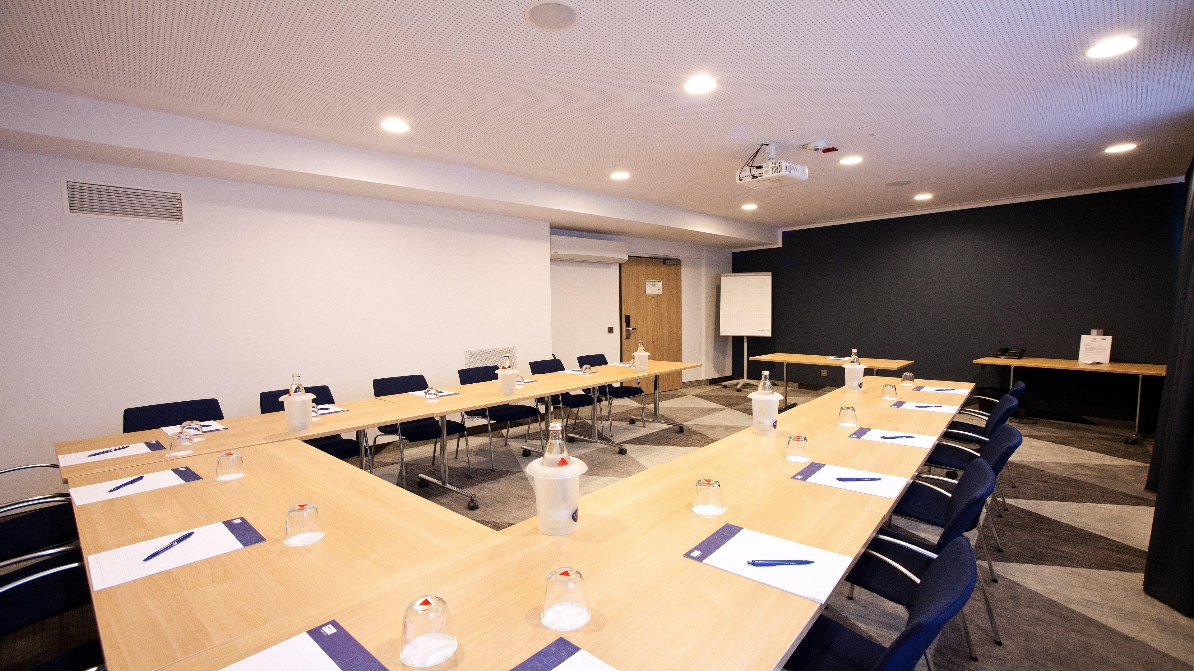 Holiday Inn Express - Saarbruecken By Ihg Bagian luar foto