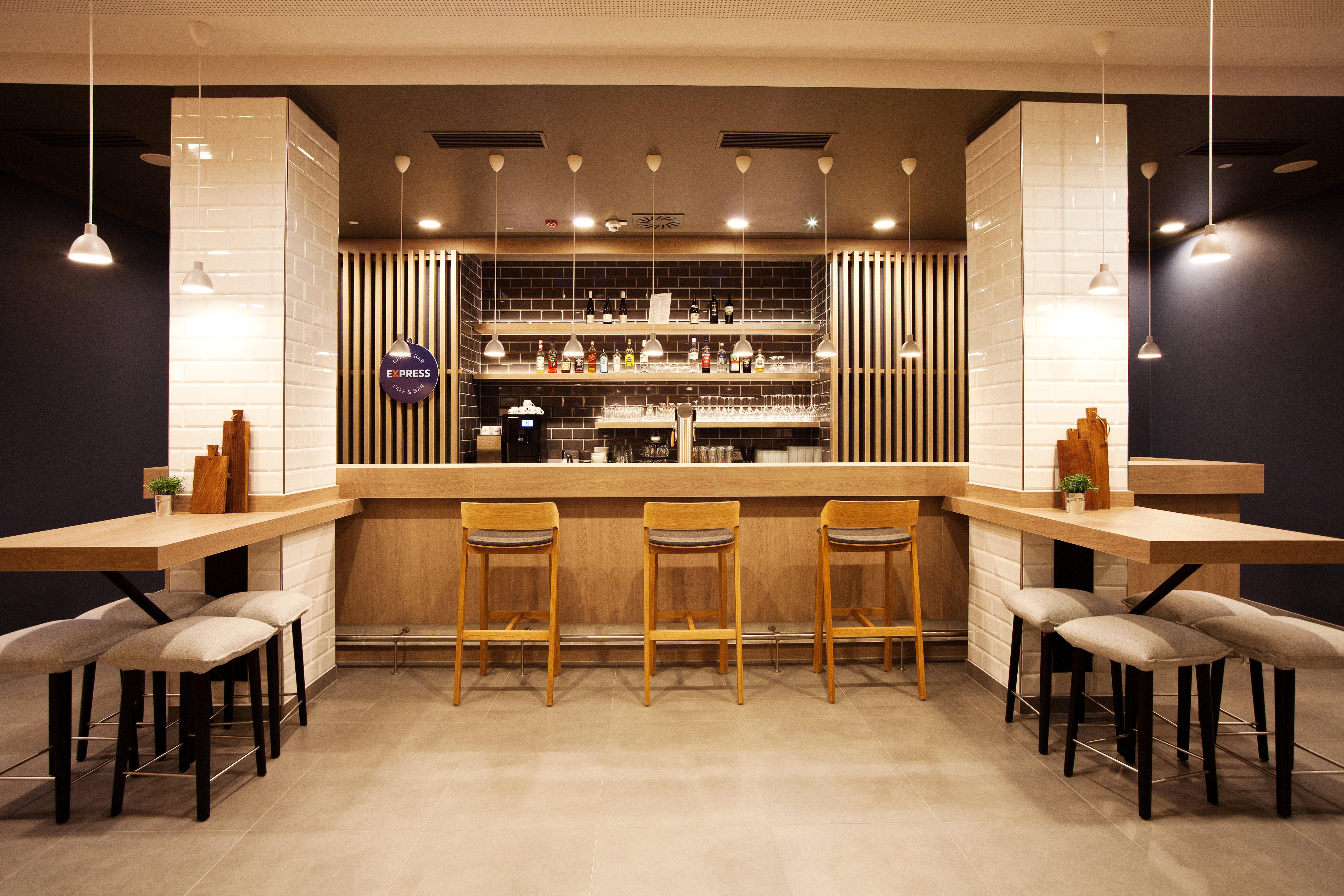 Holiday Inn Express - Saarbruecken By Ihg Bagian luar foto