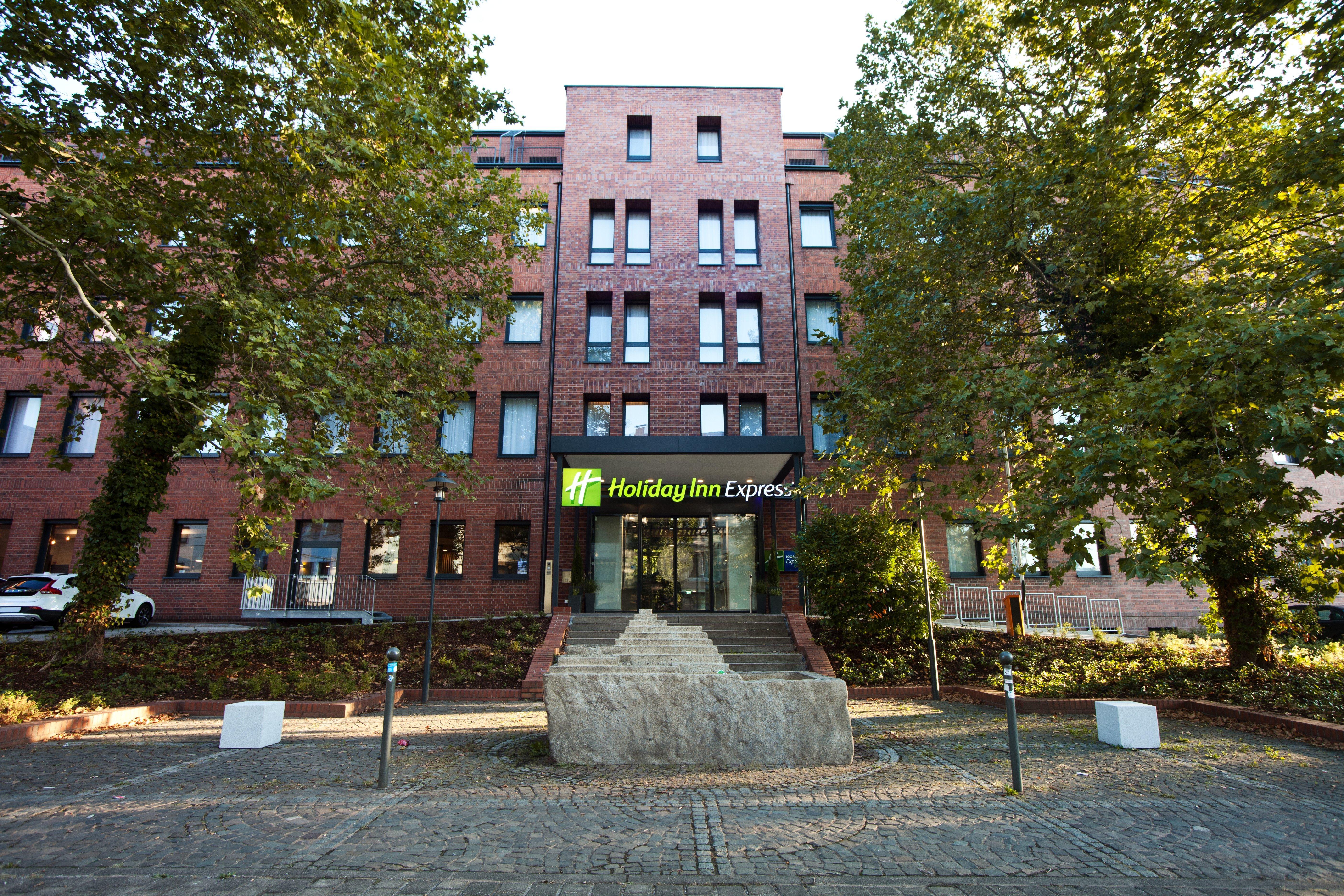 Holiday Inn Express - Saarbruecken By Ihg Bagian luar foto