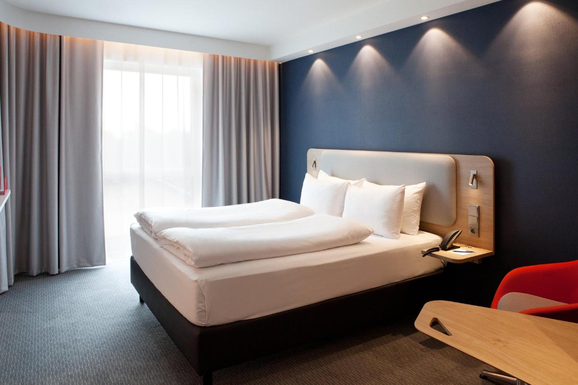 Holiday Inn Express - Saarbruecken By Ihg Bagian luar foto