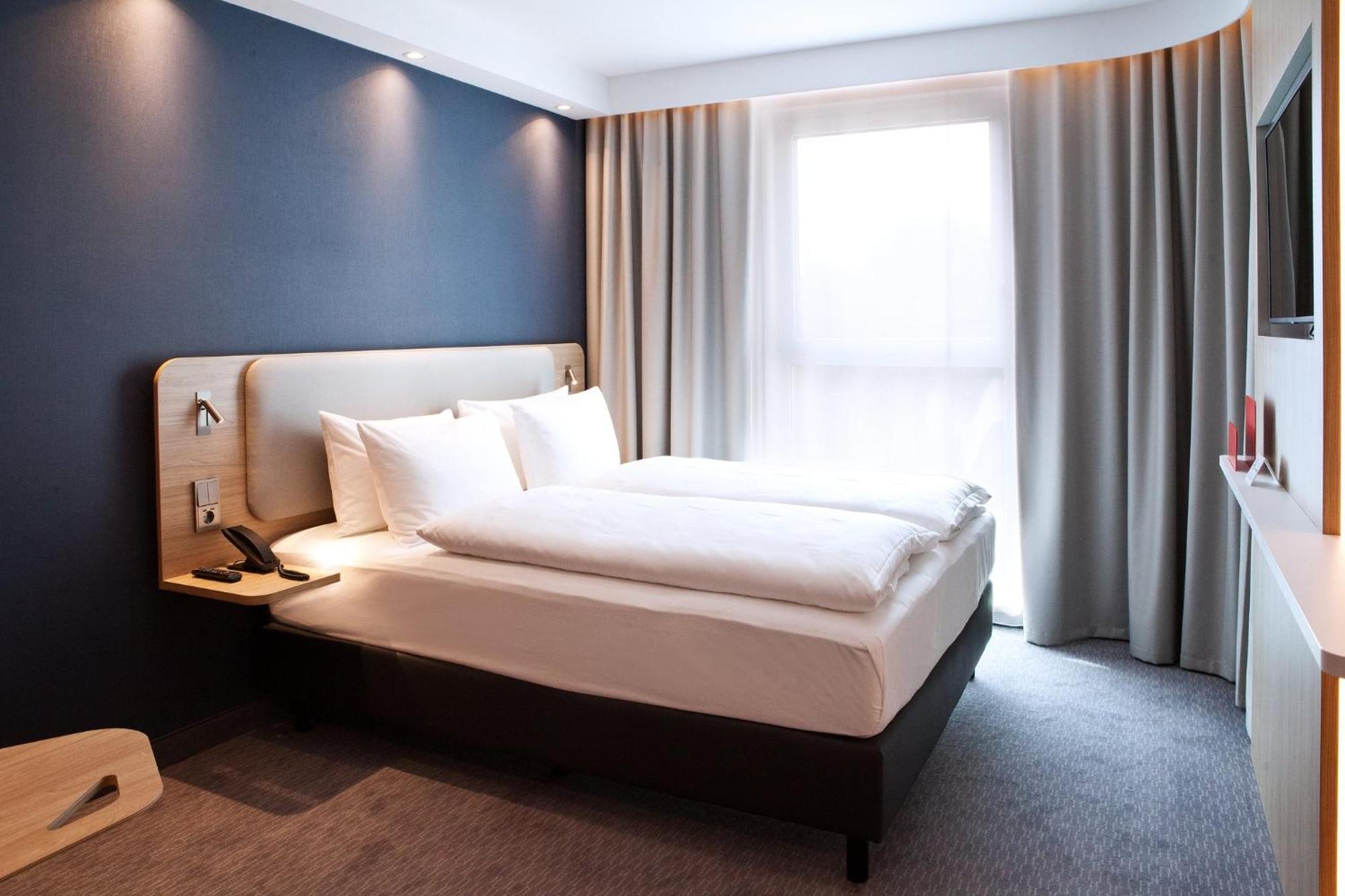Holiday Inn Express - Saarbruecken By Ihg Bagian luar foto