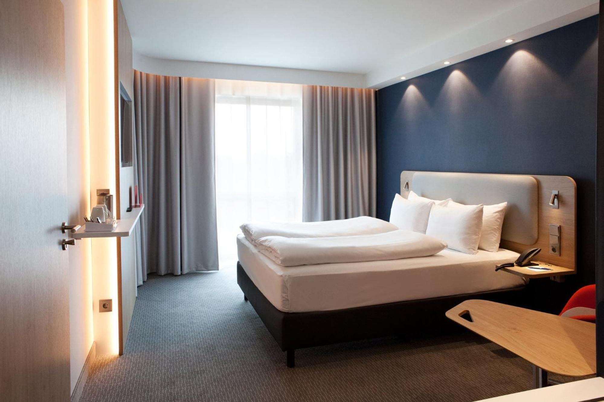 Holiday Inn Express - Saarbruecken By Ihg Bagian luar foto