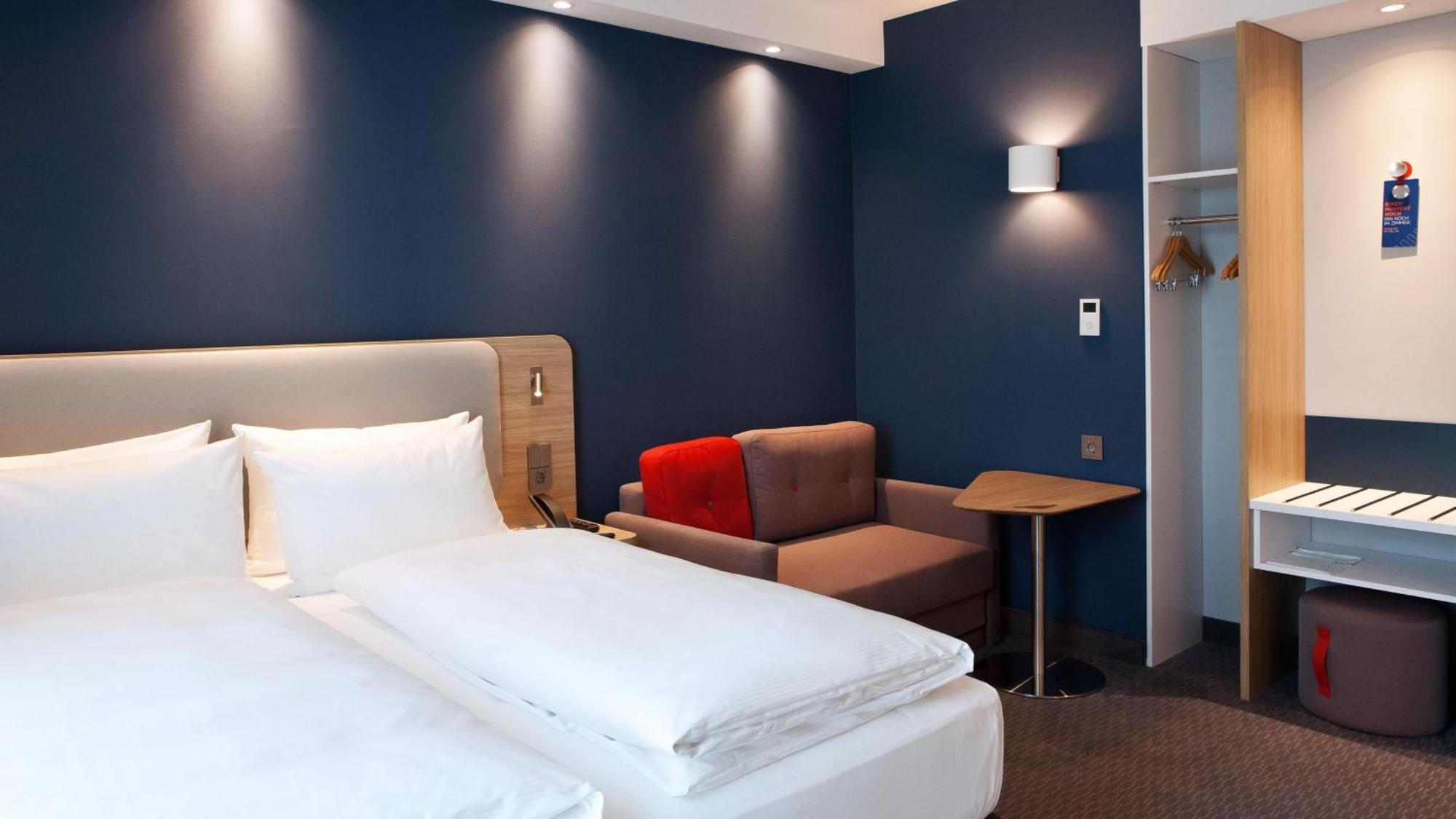 Holiday Inn Express - Saarbruecken By Ihg Bagian luar foto